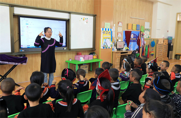 四川凉山：学前教育跨越式发展照亮彝族娃娃成长路