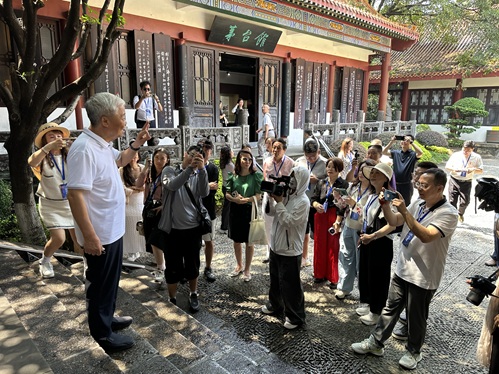 参访浓缩千年酒史的文化殿堂——中国酒文化城