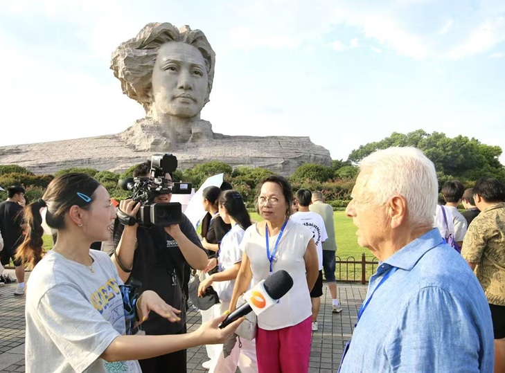 湘江之夜 热情如火——2025全球华文媒体高层湖南行采访团长沙行记