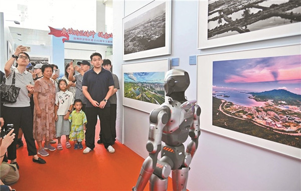深圳喜迎经济特区建立45周年：图片展感受沧桑巨变 无人机灯光秀闪耀鹏城