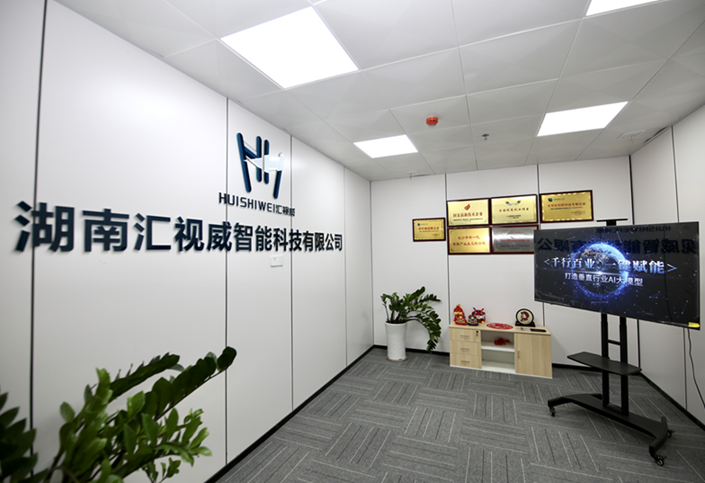 自信发声到行业落地——29岁“网红创客”顾善植