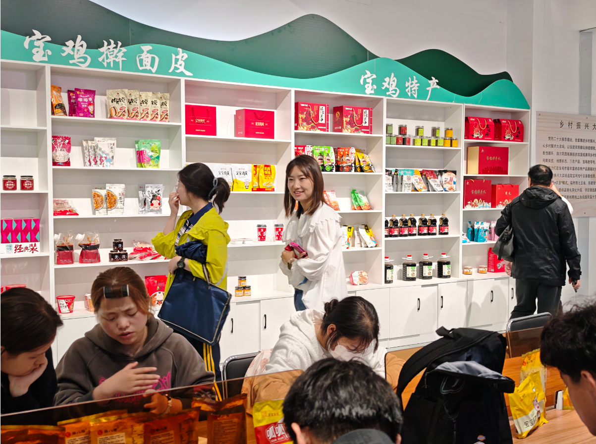 一碗擀面皮里的产业故事：海外华媒探访宝鸡特色小吃发展之路