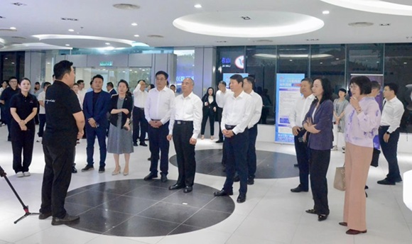 双语新闻 | 山东省委书记林武率团访问马来西亚 助推中马高质量合作  |   Setiausaha Jawatankuasa Parti Wilayah Shandong Lin Wu Mengetuai Delegasi ke Malaysia untuk Memacu Kerjasama Berkualiti Tinggi China-Malaysia