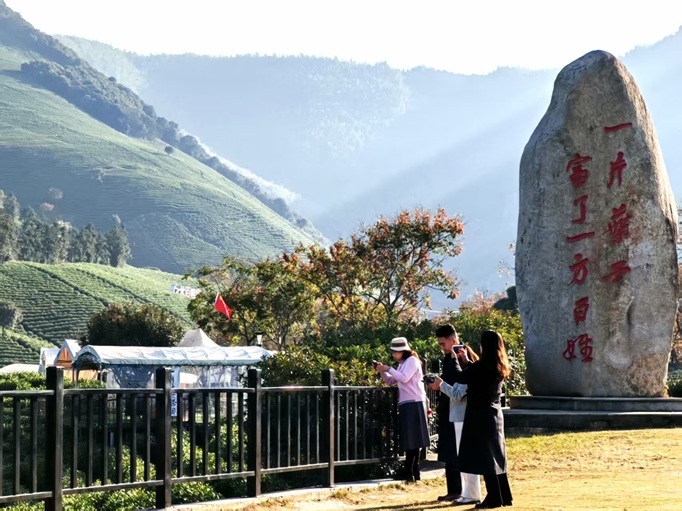 马中双语 | 从黄杜村出发，读懂“绿水青山就是金山银山”