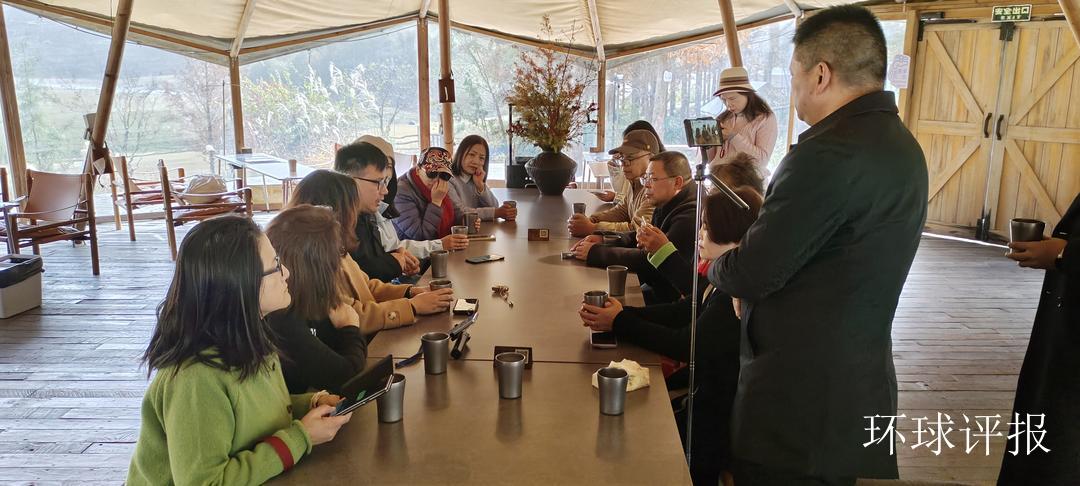 马中双语 | 安吉小杭坑：一个被“捡”回来的村庄，如何走到全国首个碳中和露营地？