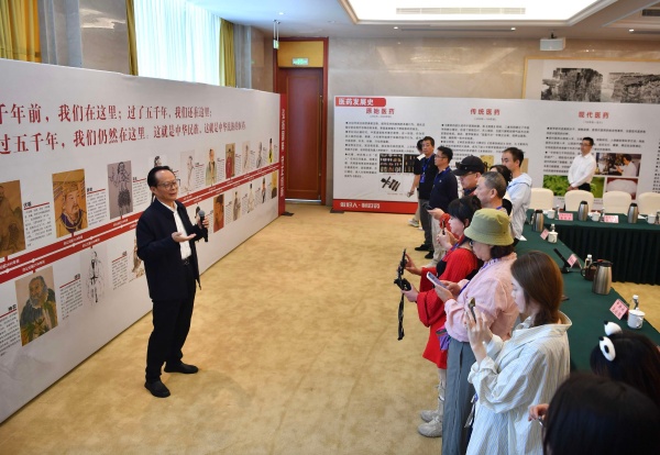 海外华文媒体专访耿福能：以标准化为钥 推动中医药跨越山海